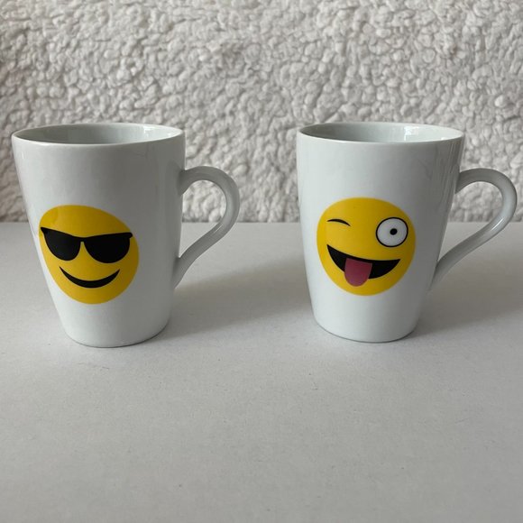 Set of 2 Porcelain Demitasse Emoji Cups like new - Picture 2 of 5